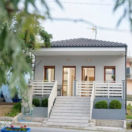 Apartment στ' ακρογιάλι Nea Roda